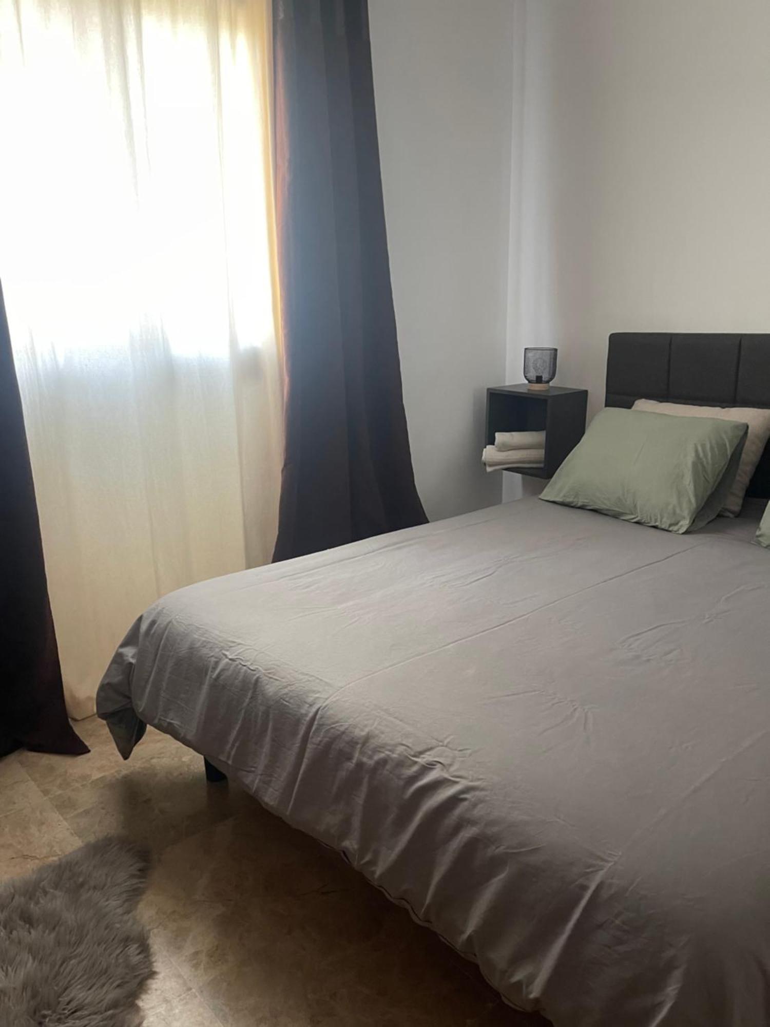 Galaksi-habitacion Doble Privada En Casa Compartida-uebica2 Séjour chez l'habitant